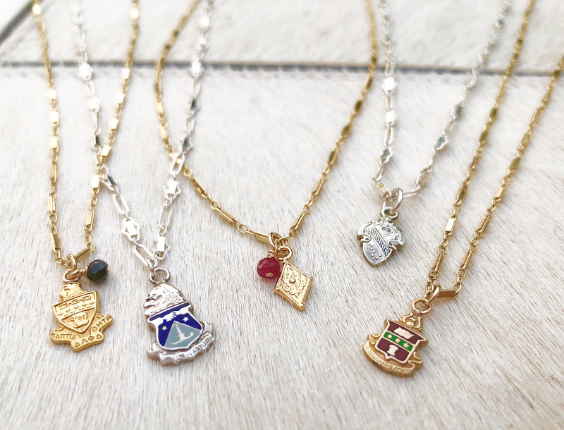 Vintage Alpha Chi Omega Crest Enamel Elizabeth Necklace